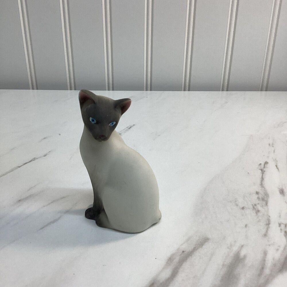 Vintage Siamese Cat Figurine Bisque Porcelain Blue Eyes AVON 1984 Gray White *H